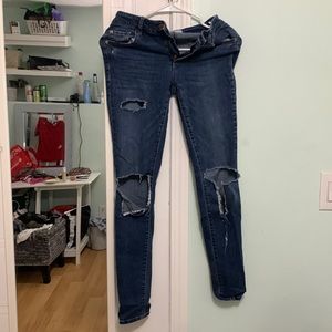 Ripped skinny jeans